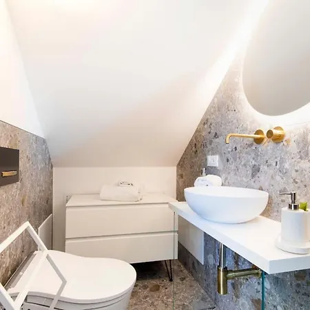 Lusso-vista Lago Nuovissimo Attico Con Jacuzzi * Бардоліно