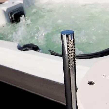 Lusso-vista Lago Nuovissimo Attico Con Jacuzzi Бардоліно