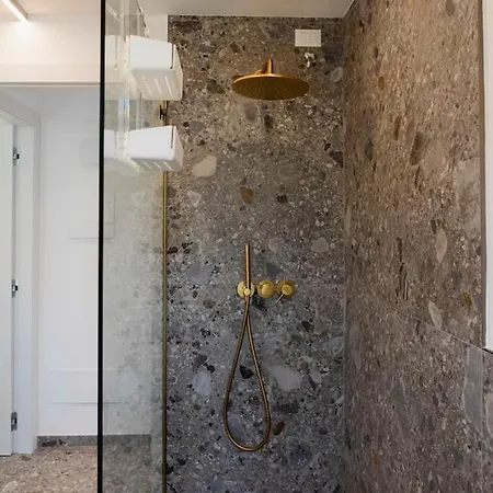Lusso-vista Lago Nuovissimo Attico Con Jacuzzi * Бардоліно