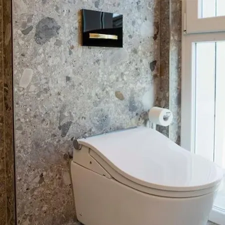 Lusso-vista Lago Nuovissimo Attico Con Jacuzzi アパート *