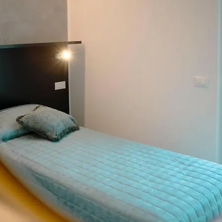 Lusso-vista Lago Nuovissimo Attico Con Jacuzzi דירה ברדולינו