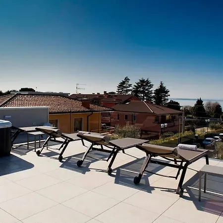 Lusso-vista Lago Nuovissimo Attico Con Jacuzzi ברדולינו