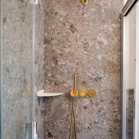 Lusso-vista Lago Nuovissimo Attico Con Jacuzzi דירה ברדולינו